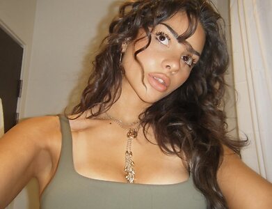 ameliealbrow leaked photo #3