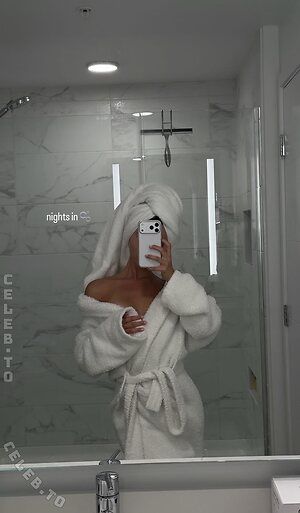 Amira Harvey Nude Leaked Photo #2