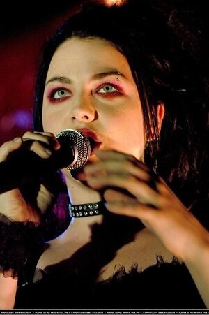 Amy Lee leaked photo #5