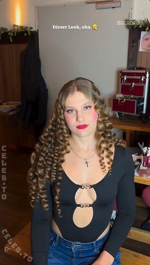 Anabel und Maria Glocker Nude Leaked Photo #12