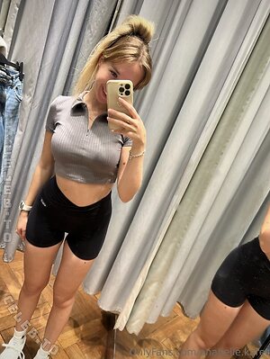 Anabelle.karel Nude Leaked Photo #8