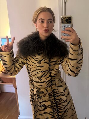 Anais Gallagher leaked photo #8