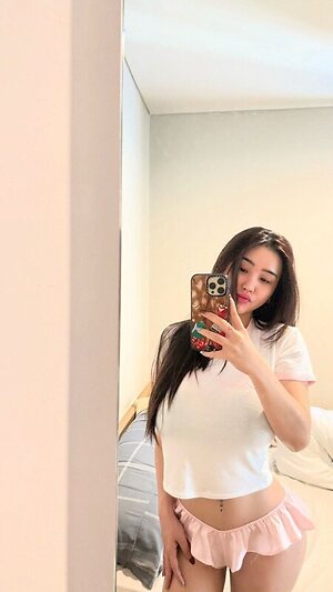 Anastasya Khosasih leaked photo #2