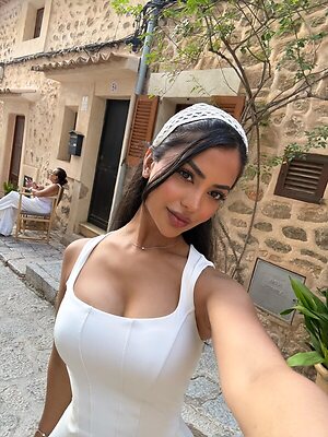 Aneeqa Farid leaked photo #5