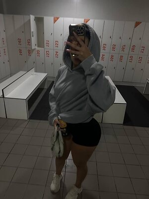 aneylyverst leaked photo #7
