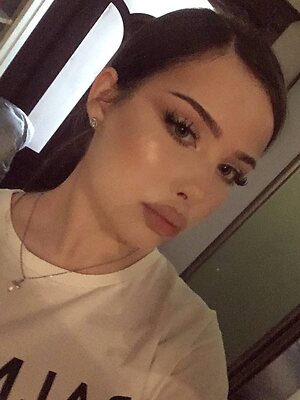 aneylyverst leaked photo #19