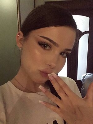 aneylyverst leaked photo #20