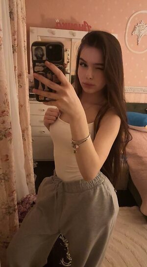 aneylyverst leaked photo #56