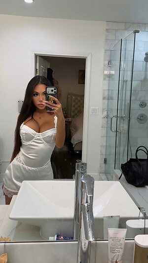 Angel Ngo leaked photo #3