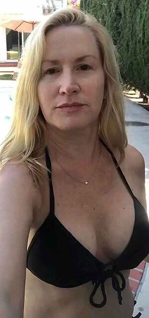 Angela Kinsey leaked photo #6