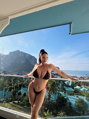 Angela White photo