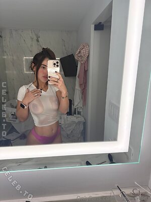 Angie Varona photo