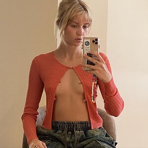 Angèle Nude Leaked Photo #15