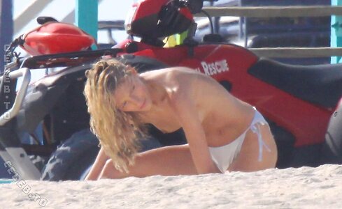 Anja Rubik photo