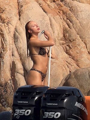 Anna Ermakova leaked photo #16