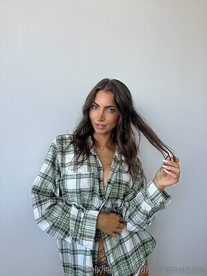 Anna Louise leaked photo #3
