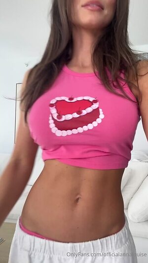 Anna Louise leaked photo #55