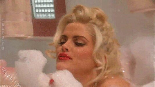 Anna Nicole Smith Nude Leaked Photo #10