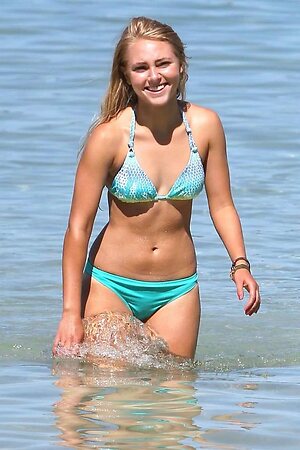 Anna Sophia Robb Nude Leaked Photo #9