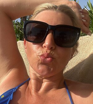 Anna Williamson leaked photo #24