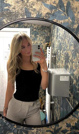 Annabelle Disley leaked photo #31