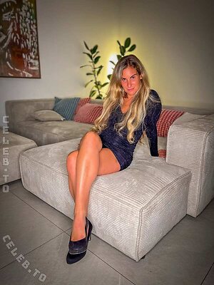 Annaluna239 Nude Leaked Photo #3