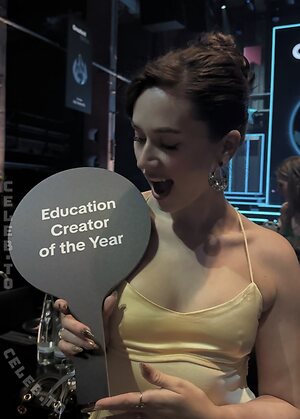 annaneubrt Nude Leaked Photo #2