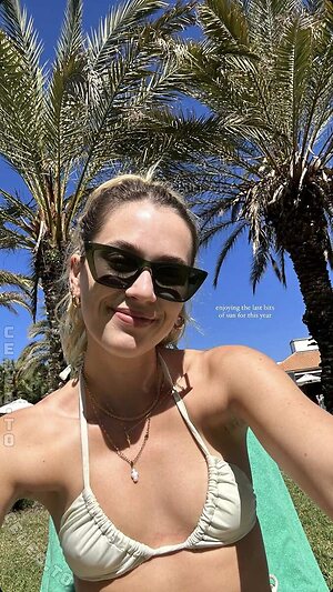 annaneubrt Nude Leaked Photo #5