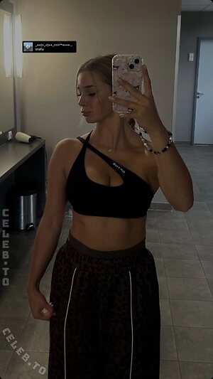 Anna.scll leaked photo #4