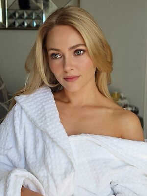 AnnaSophia Robb leaked photo #291