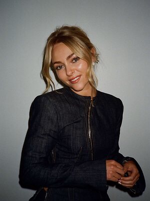 AnnaSophia Robb leaked photo #309