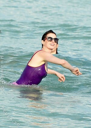 Anne Hathaway Nude Leaked Photo #6