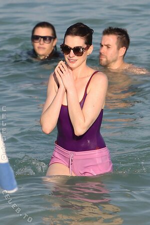 Anne Hathaway Nude Leaked Photo #12