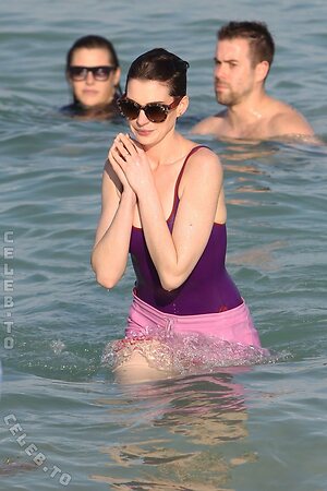 Anne Hathaway Nude Leaked Photo #13