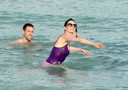 Anne Hathaway Nude Leaked Photo #17