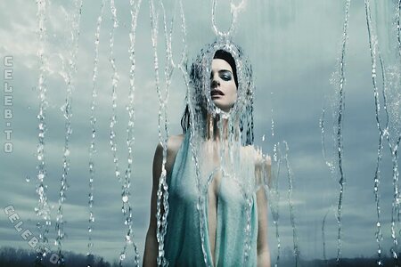 Anne Hathaway photo