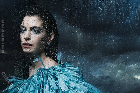 Anne Hathaway photo