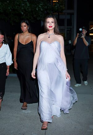 Anne Hathaway leaked photo #57