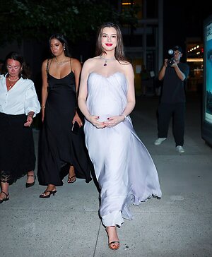 Anne Hathaway leaked photo #58