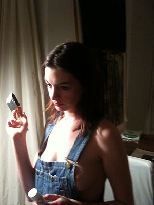Anne Hathaway leaked photo #78