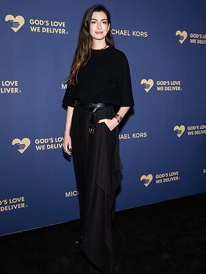 Anne Hathaway leaked photo #216