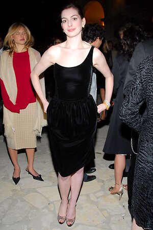 Anne Hathaway leaked photo #277