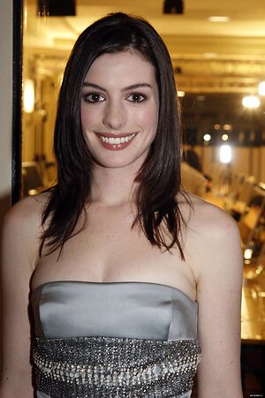 Anne Hathaway leaked photo #280