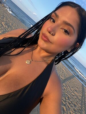 anne.hendrixx leaked photo #2