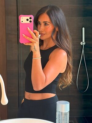 ANTONELA ROCCUZZO leaked photo #2