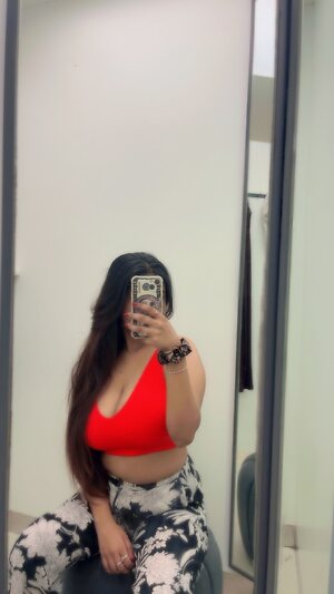 Anushka Solanki Nude Leaked Photo #4