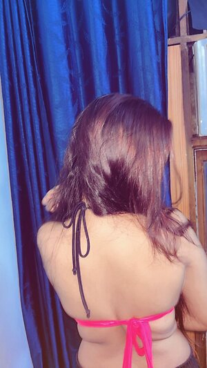 Anushka Solanki Nude Leaked Photo #11