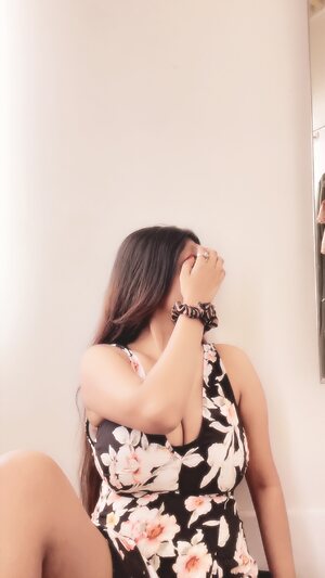Anushka Solanki Nude Leaked Photo #22