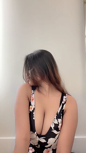 Anushka Solanki Nude Leaked Photo #23