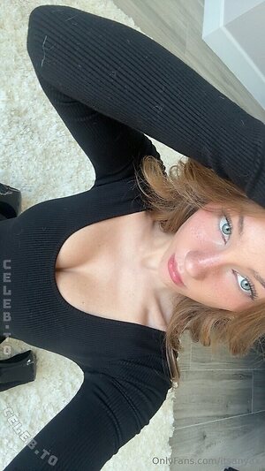 Anya Lacey photo